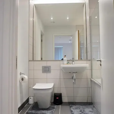 Olive Immaculate Wembley Apartment, 15Mins To Central London, By Edens Room photo