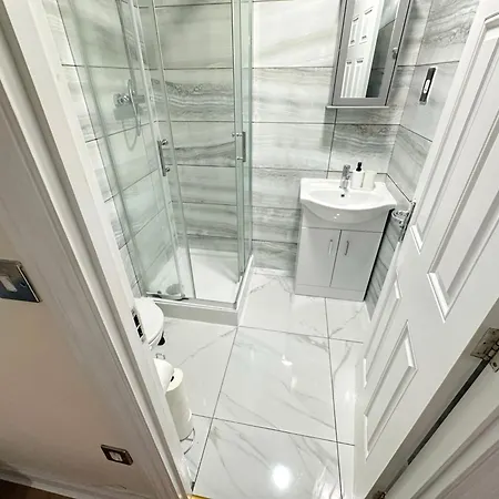 Olive Immaculate Wembley Apartment, 15Mins To Central London, By Edens Exterior photo