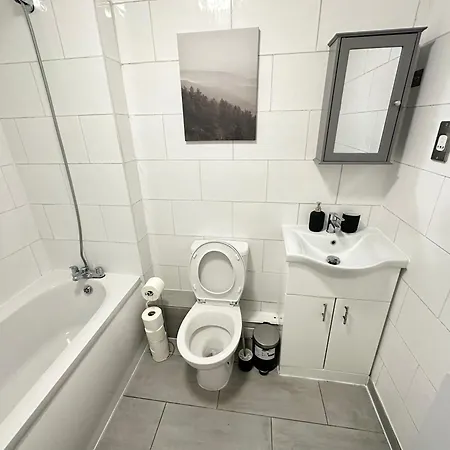 Olive Immaculate Wembley Apartment, 15Mins To Central London, By Edens Exterior photo