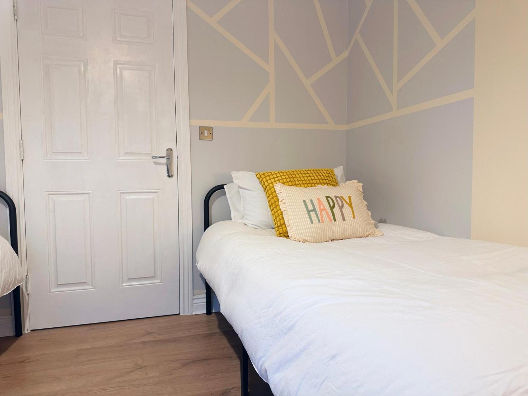 Olive Immaculate Wembley Apartment, 15mins To London, By Edens London