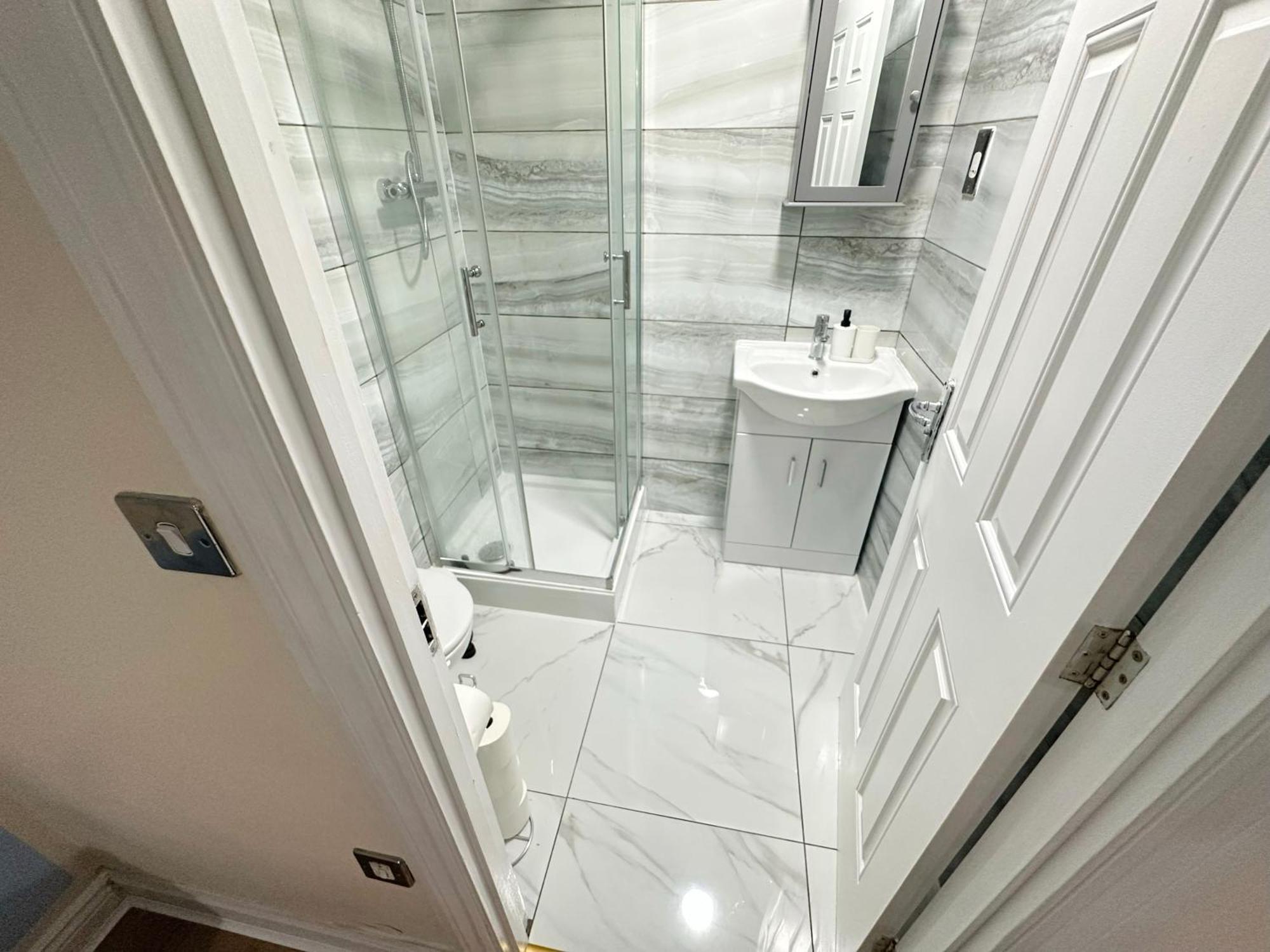 Olive Immaculate Wembley Apartment, 15mins To London, By Edens Apartment *