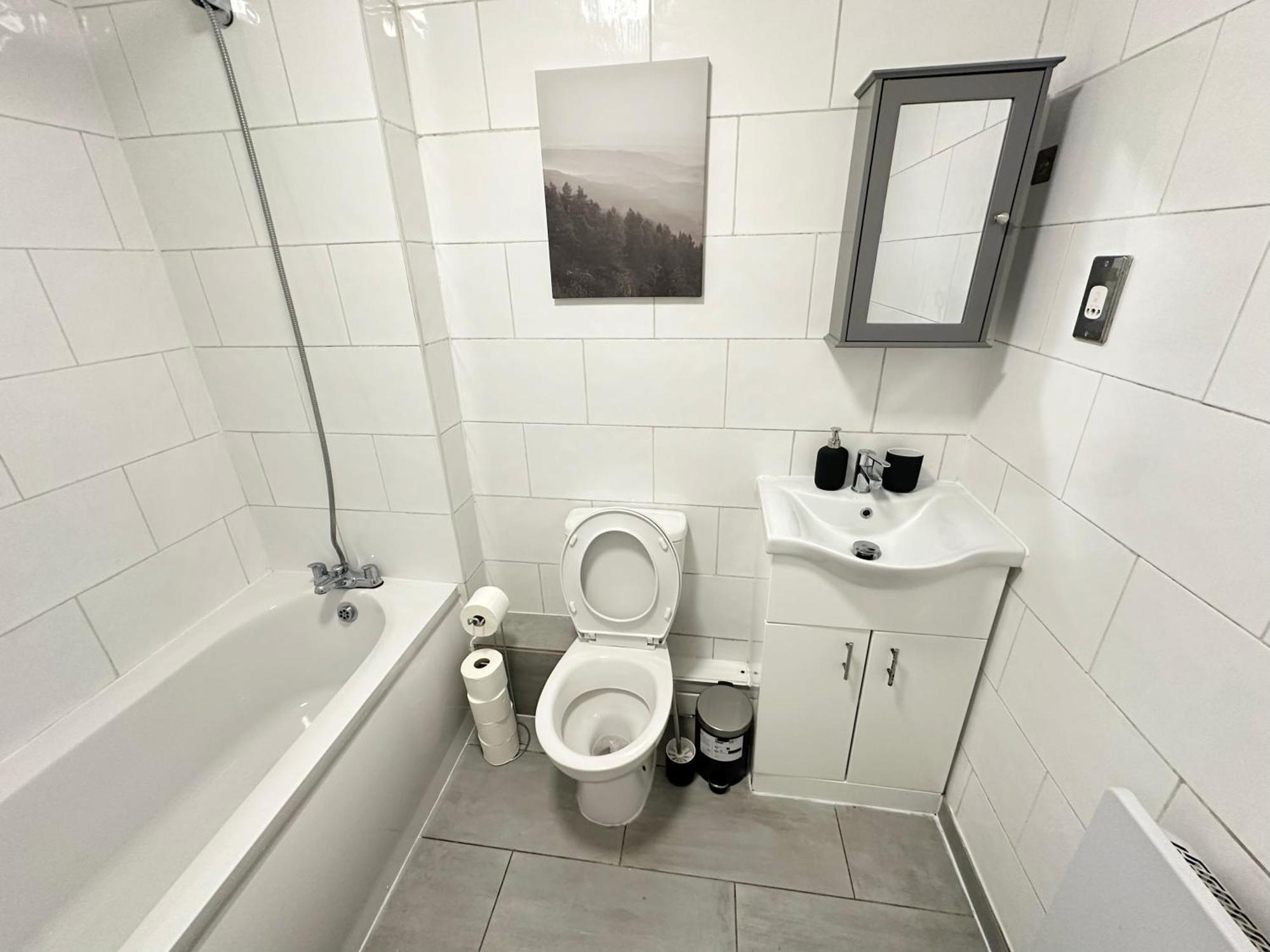 Apartment Olive Immaculate Wembley Apartment, 15mins To London, By Edens London
