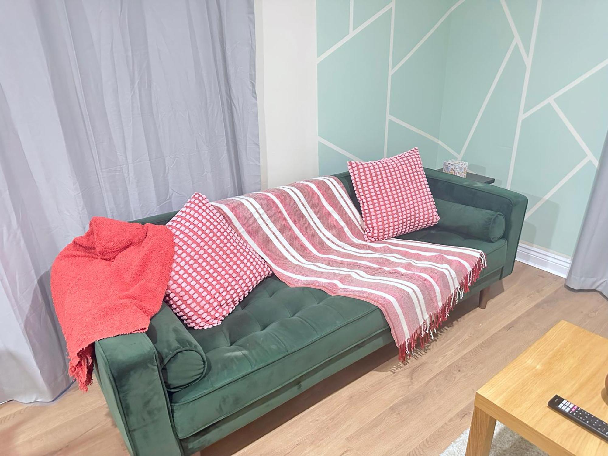 Olive Immaculate Wembley Apartment, 15mins To London, By Edens