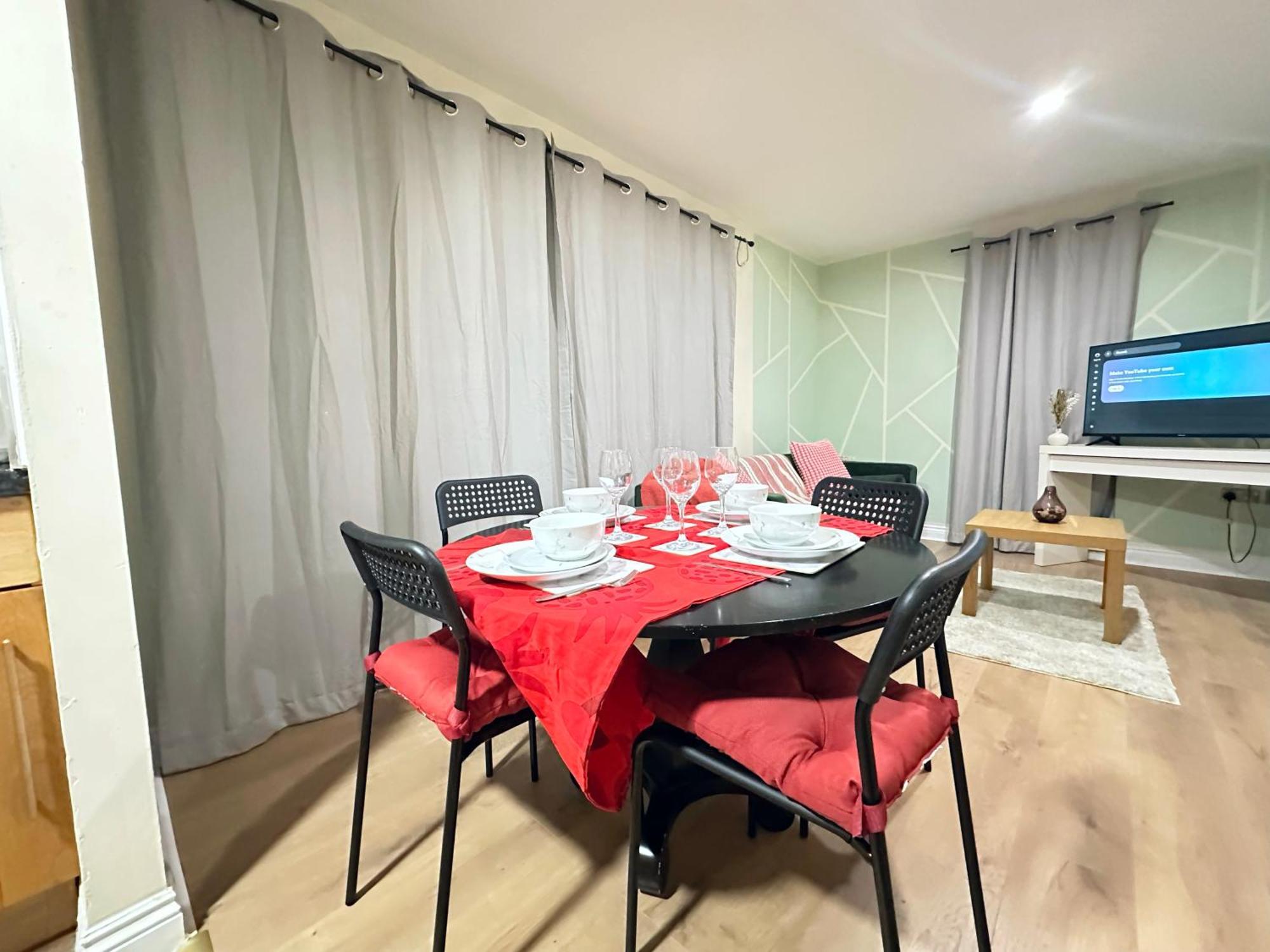Olive Immaculate Wembley Apartment, 15mins To London, By Edens Apartment *